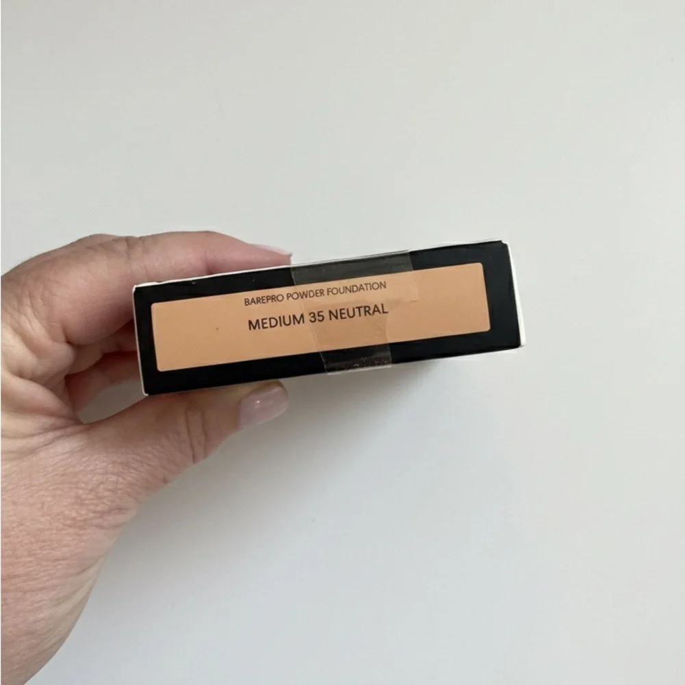 bareMinerals BAREPRO 24 HR Wear Skin-Perfecting Powder Performance Foundation